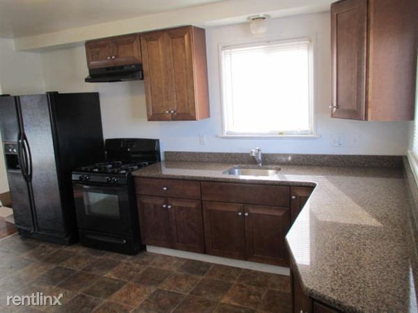 27353 Townsend Ave - Photo 3 of 7