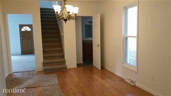 212 E 1st St - Photo 3 of 7