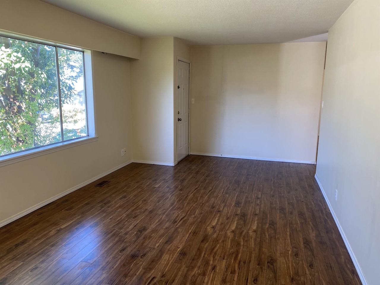 5 Needham St Uppr - Photo 2 of 15