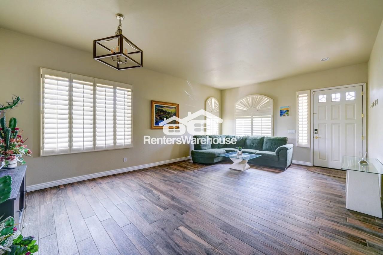 19318 N 62nd Dr - Photo 3 of 38