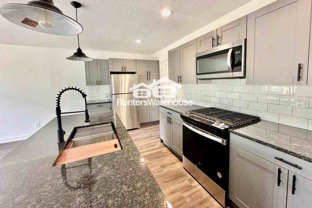 2107 Willis Ave - Photo 2 of 35