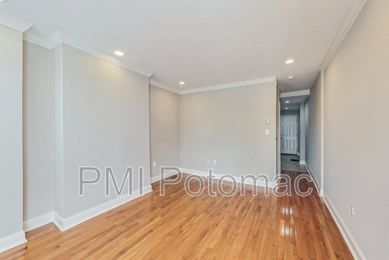 834 N Stricker St - Photo 4 of 32