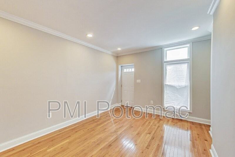 834 N Stricker St - Photo 5 of 32