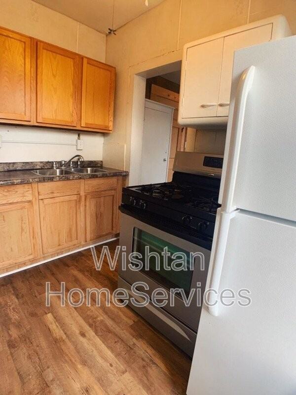 236 W Washington St #2