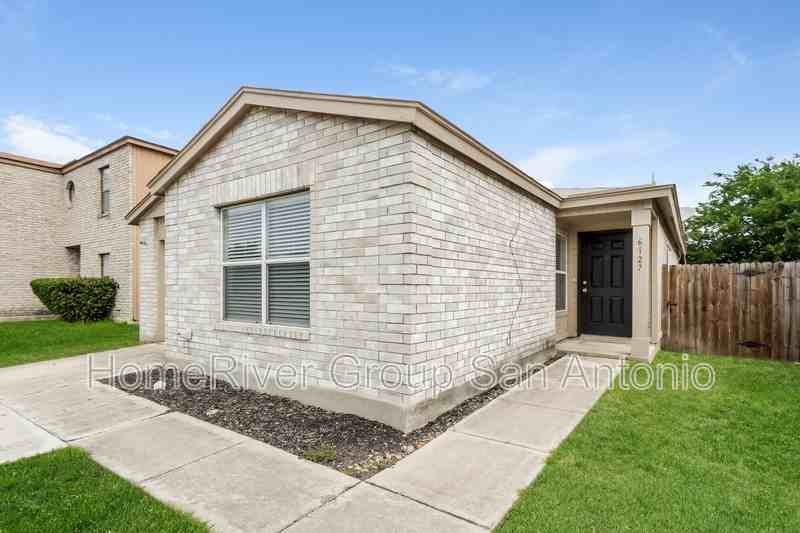 6127 Lyndell Spgs - Photo 3 of 19