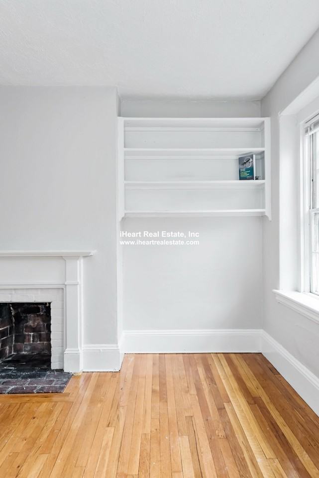 S Russell St #4 - Photo 5 of 17
