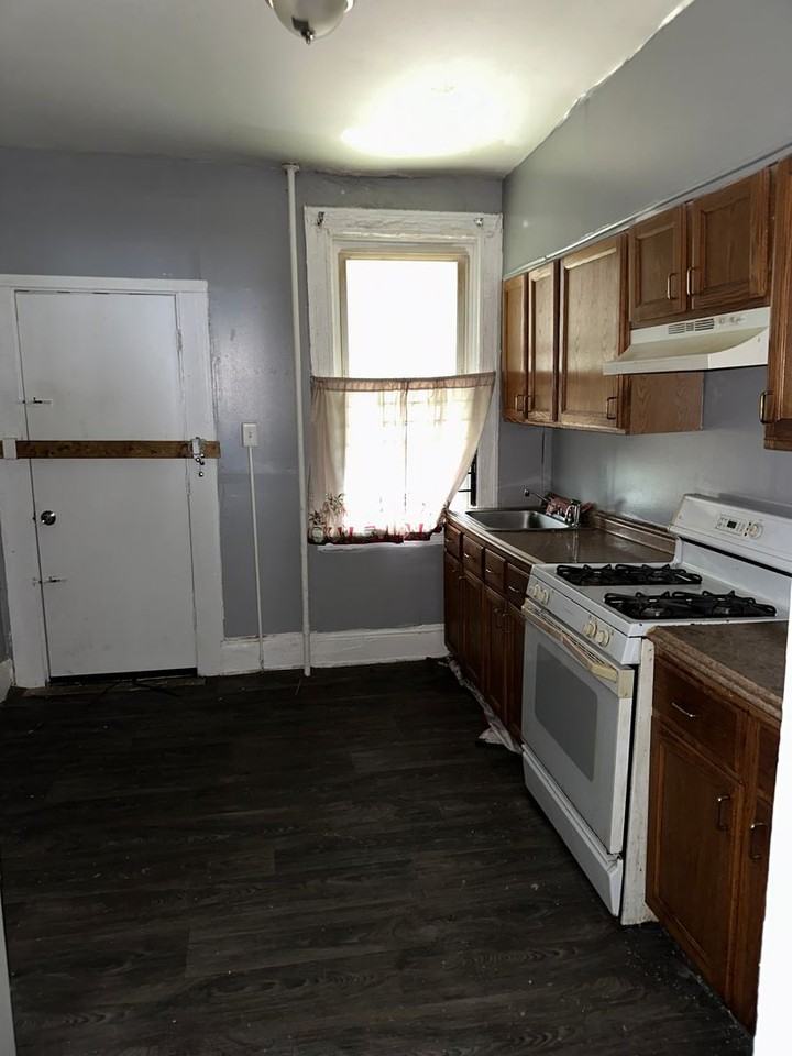 1520 N Monroe St - Photo 3 of 9