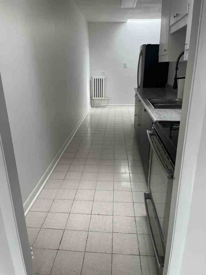 2907 Lake Shore Blvd W - Photo 3 of 16