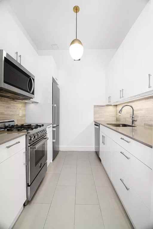 Greenwich St #6D - Photo 4 of 9