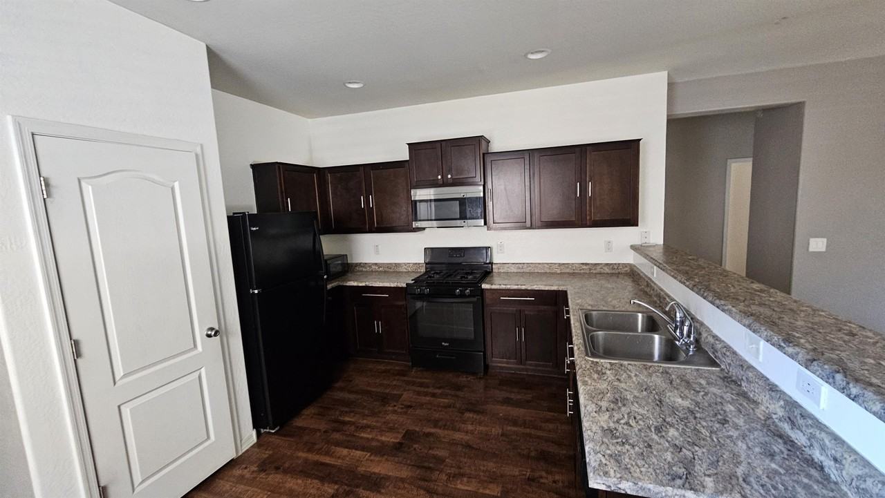 8223 W Pueblo Ave #1 - Photo 3 of 7