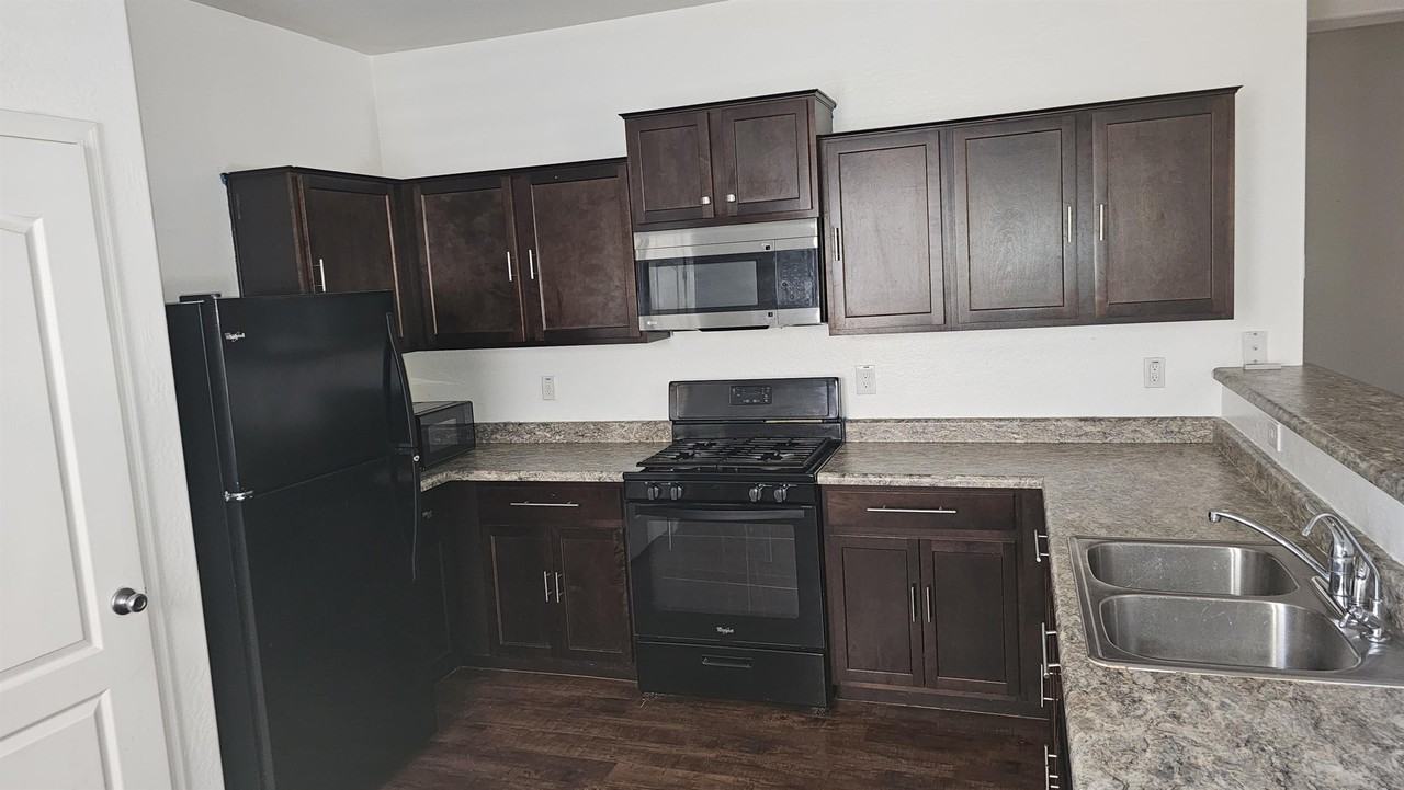 8223 W Pueblo Ave #1 - Photo 4 of 7