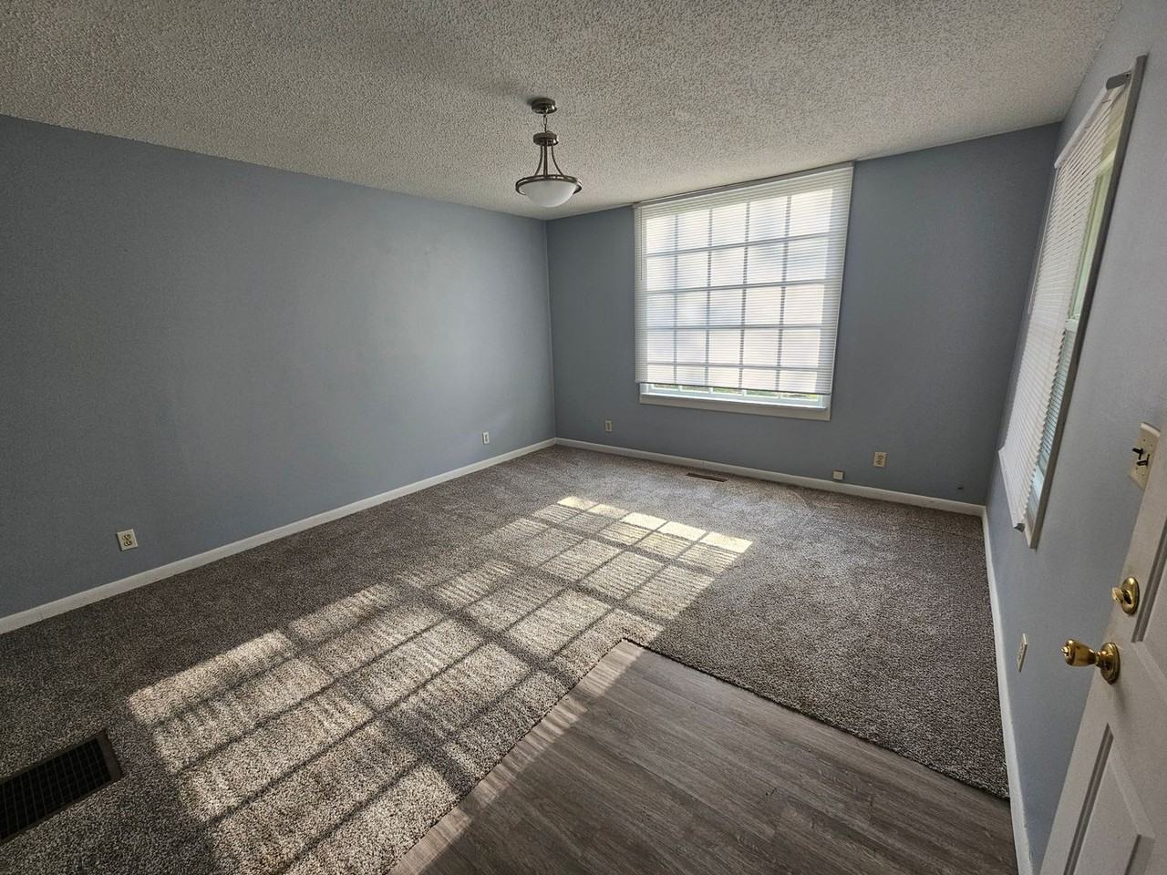 1327 N Ledlie Ave - Photo 2 of 6
