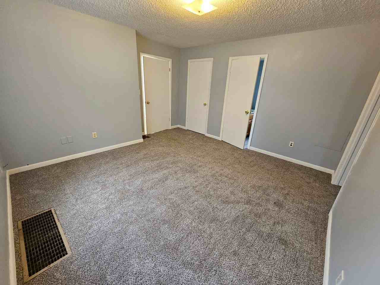 1327 N Ledlie Ave - Photo 3 of 6
