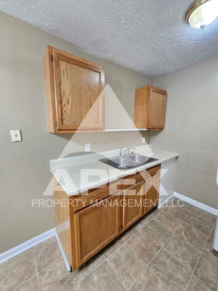 220 Ogle Ave #8 - Photo 7 of 12