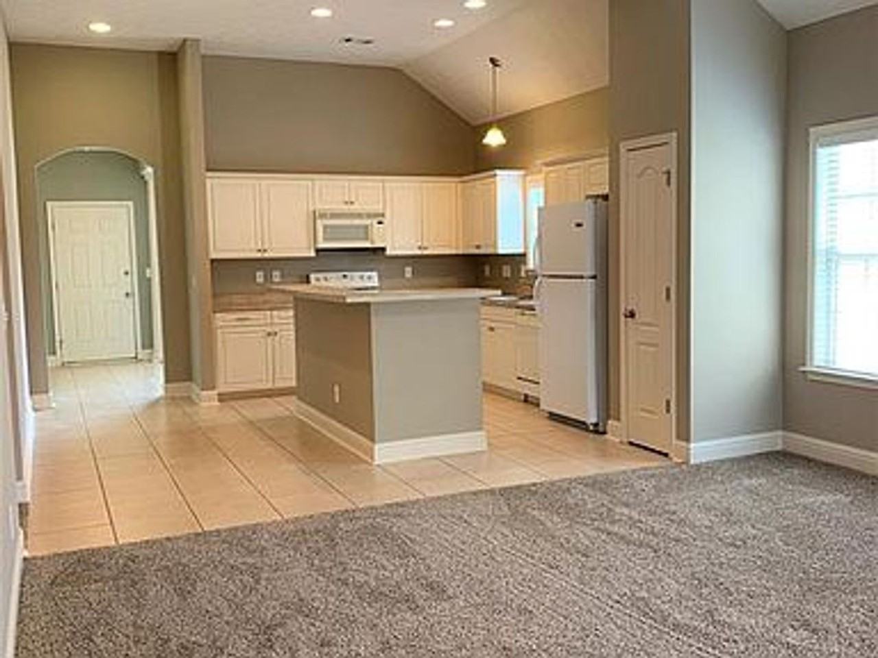 725 Briarcliff Pl - Photo 7 of 19