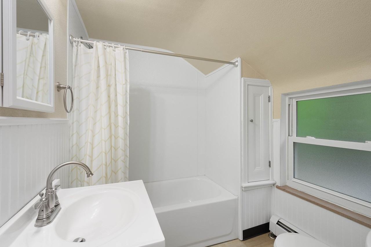 610 Brown Ave - Photo 2 of 30