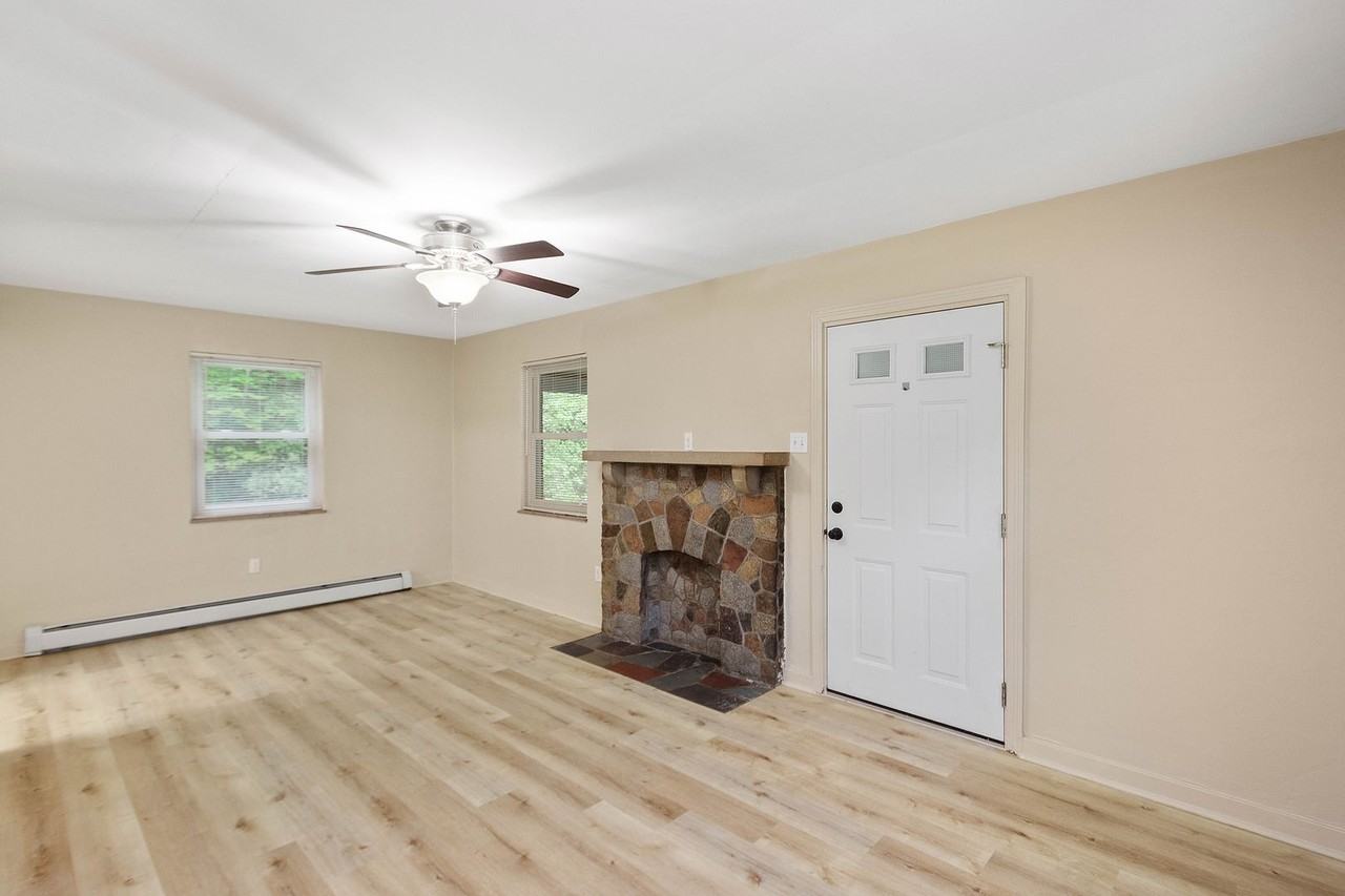 610 Brown Ave - Photo 3 of 30