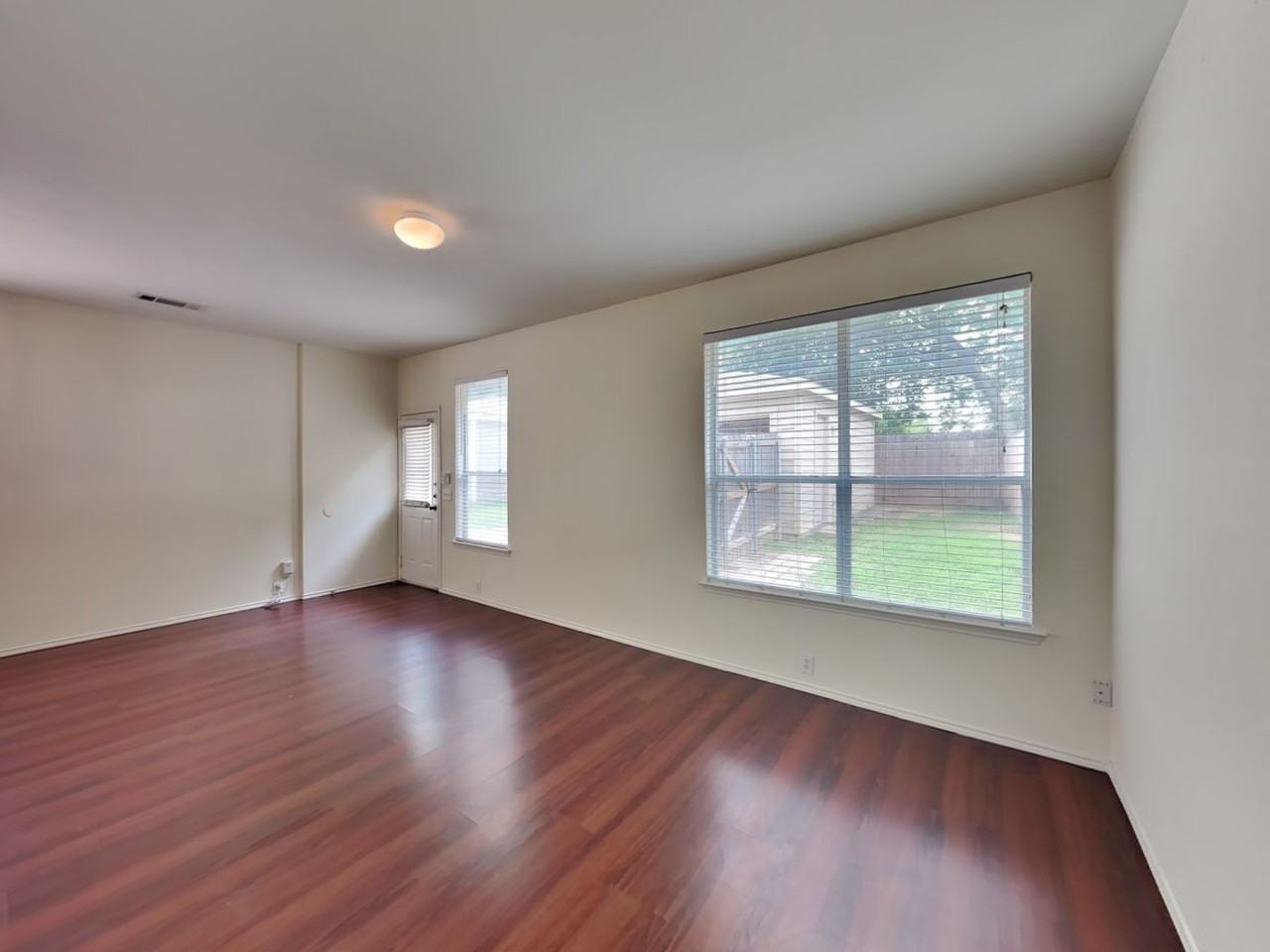 10661 Traymore Dr - Photo 3 of 18