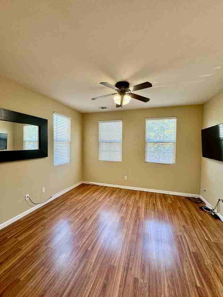 4236 Dardanelles St - Photo 3 of 21