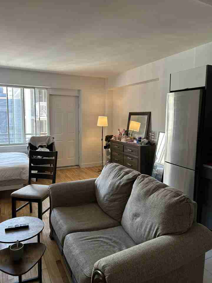 1433 Rue Towers - Photo 2 of 17