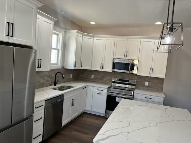 204 Munson St - Photo 3 of 3