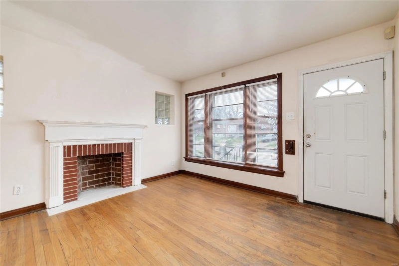 1 Eton Ln - Photo 2 of 9