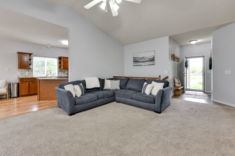 20811 Locust St - Photo 3 of 19