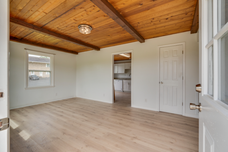 601 Watterson St - Photo 2 of 20