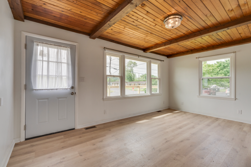 601 Watterson St - Photo 3 of 20