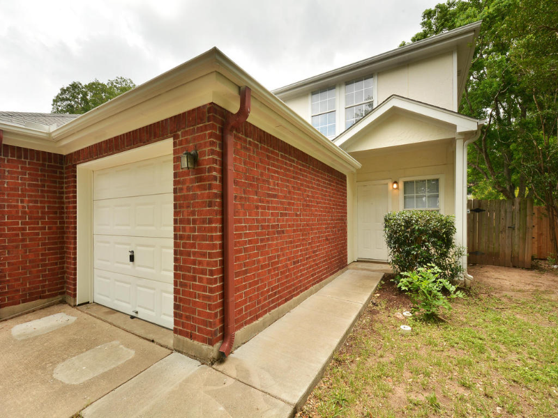 8013 Willet Trl #B - Photo 3 of 15