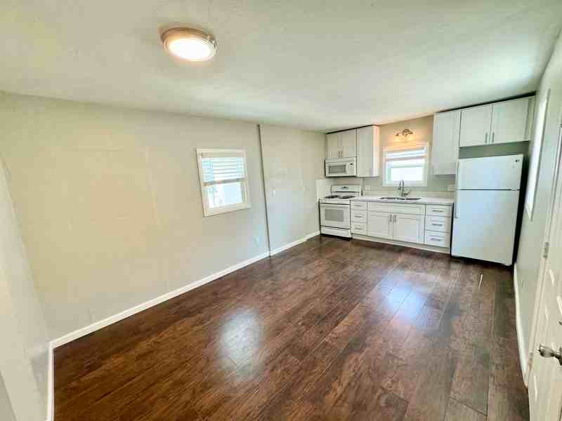 5077 Monroe Ave - Photo 2 of 7