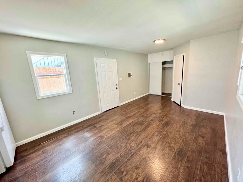 5077 Monroe Ave - Photo 3 of 7