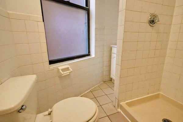 218 East 6th Street - Photo 3 of 7
