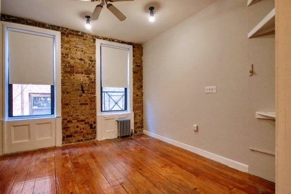 218 East 6th Street - Photo 4 of 7