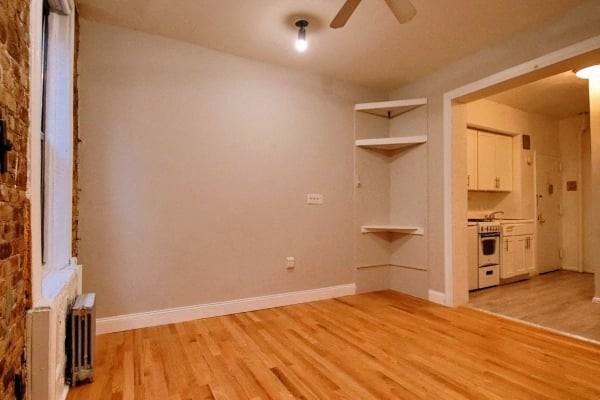 218 East 6th Street - Photo 5 of 7