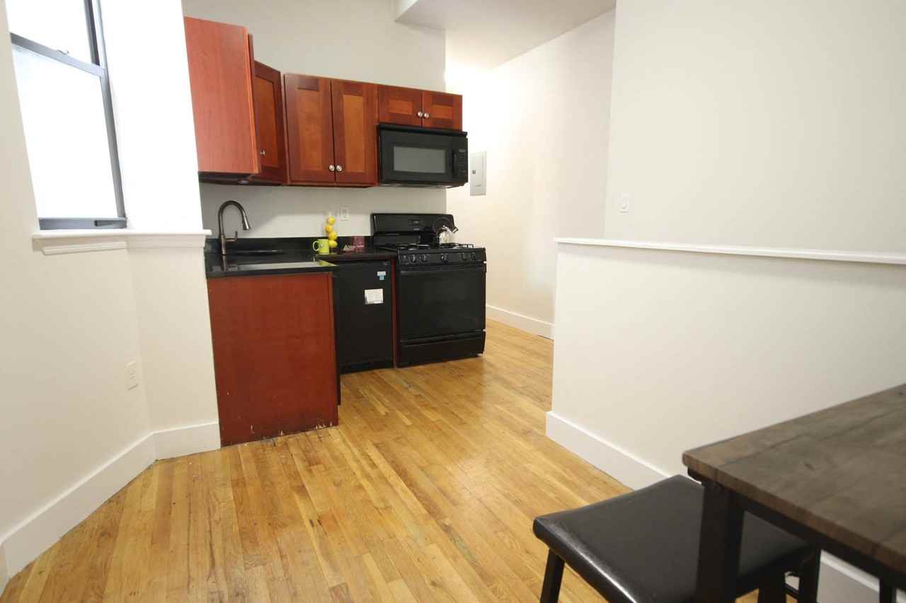 218 East 6th Street - Photo 5 of 15
