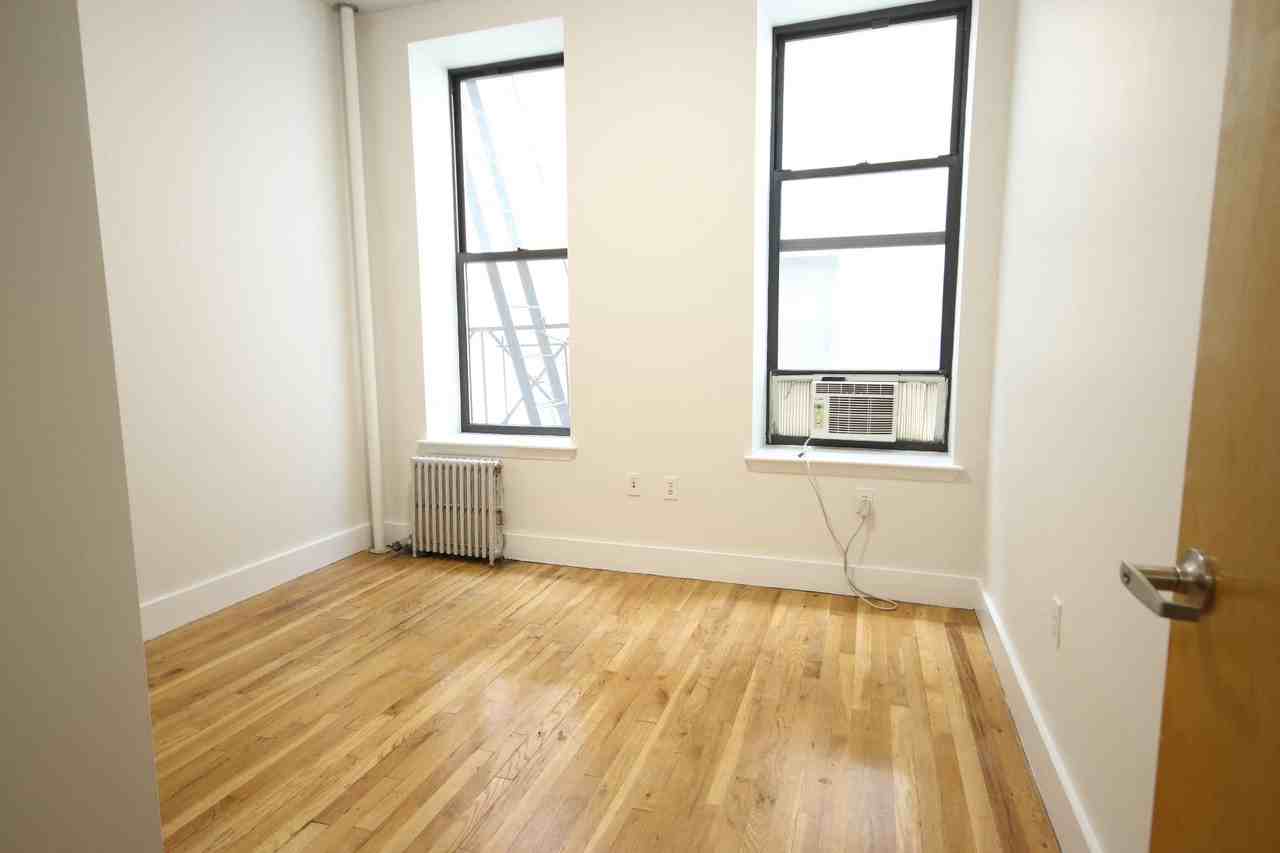 218 East 6th Street - Photo 7 of 15