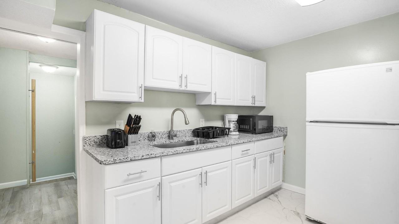 Lauder Ave - Photo 3 of 15