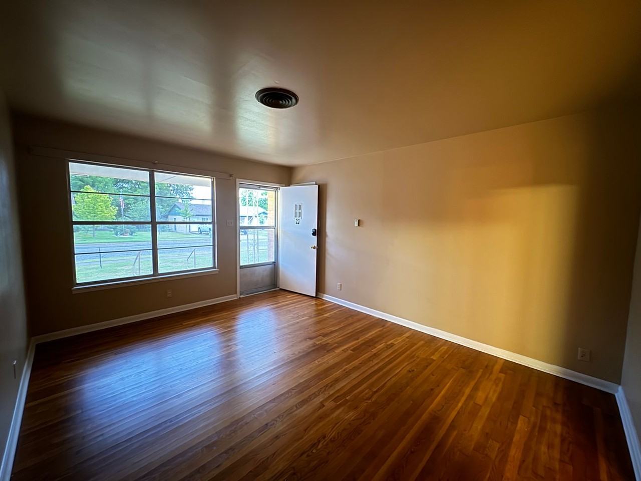 2318 Mary Ln - Photo 6 of 33