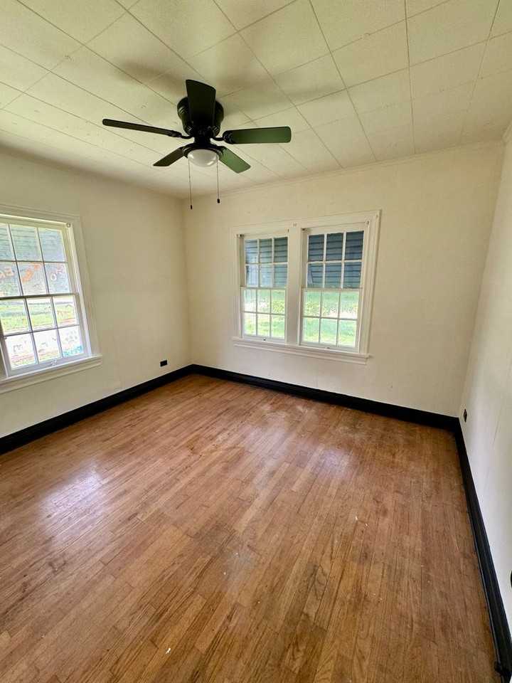 902 Burch St - Photo 3 of 9