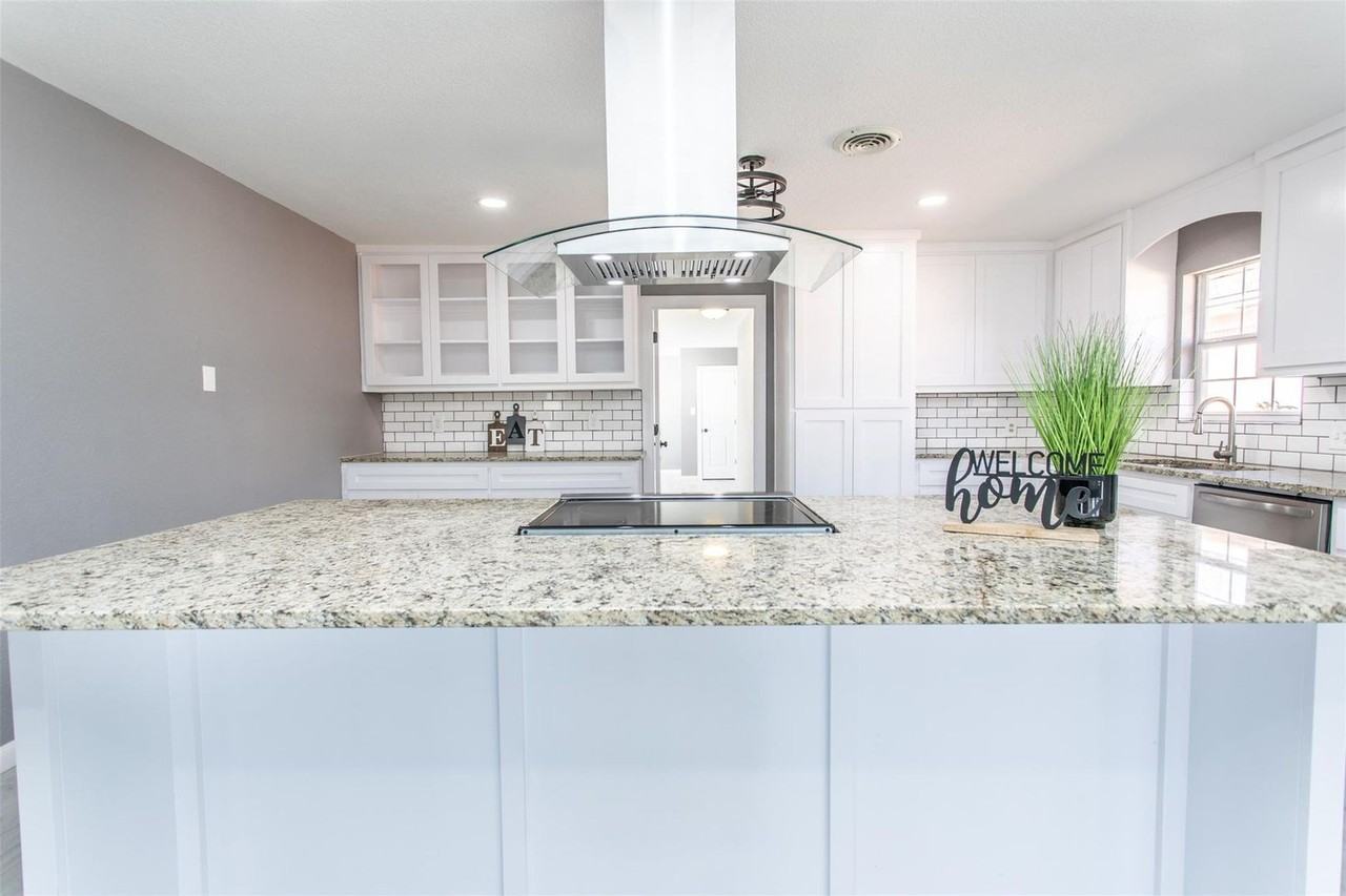 1309 Magnolia St - Photo 2 of 18