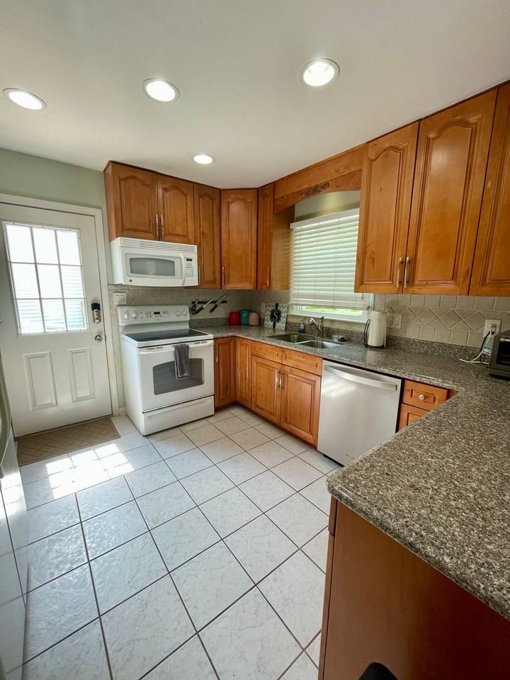 12119 Bay Tree Way - Photo 7 of 26