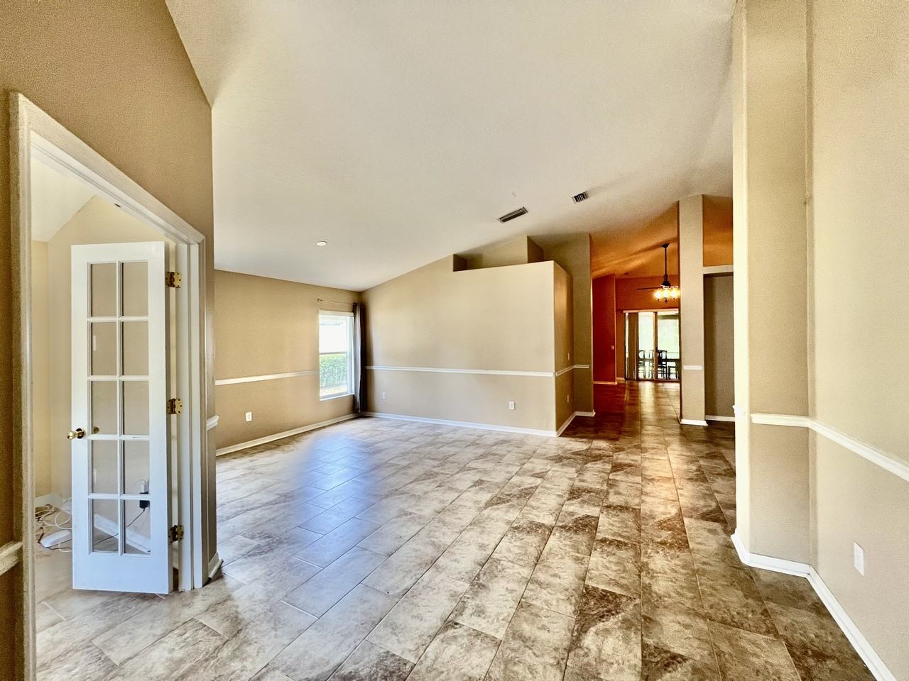 18241 Collridge Dr - Photo 4 of 42