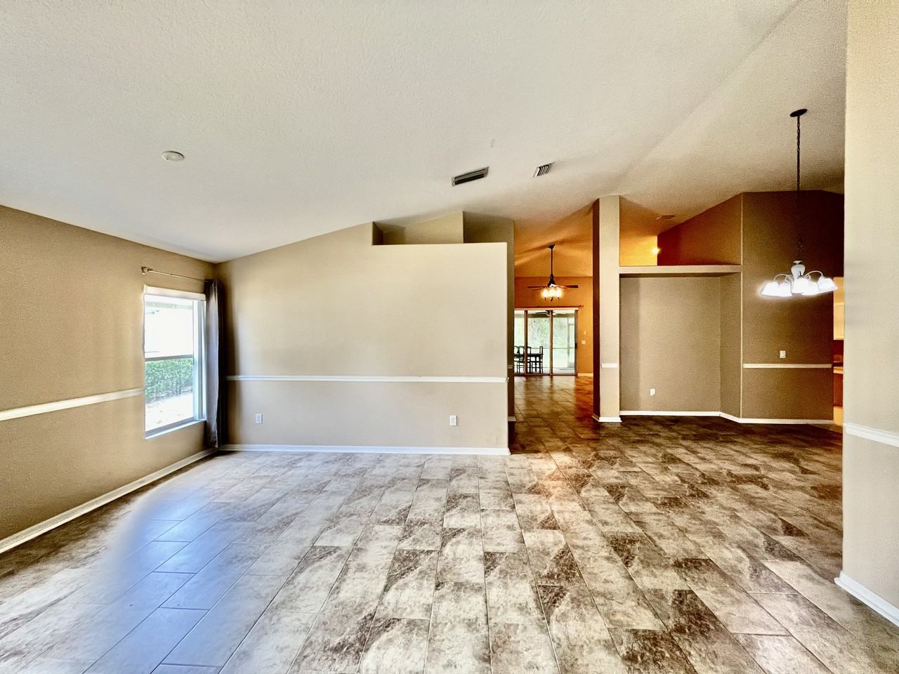 18241 Collridge Dr - Photo 5 of 42