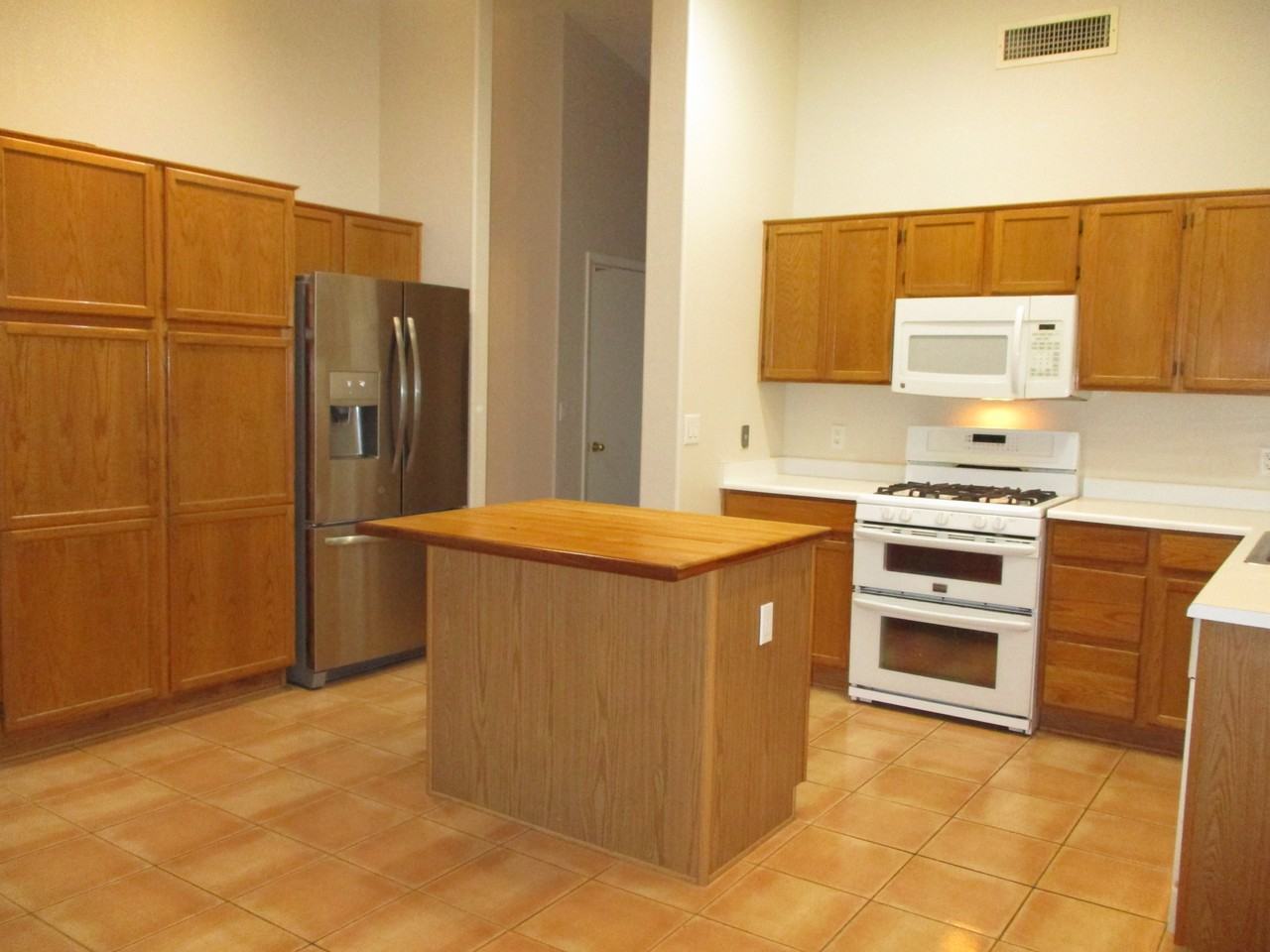 8775 W Marconi Ave - Photo 3 of 31