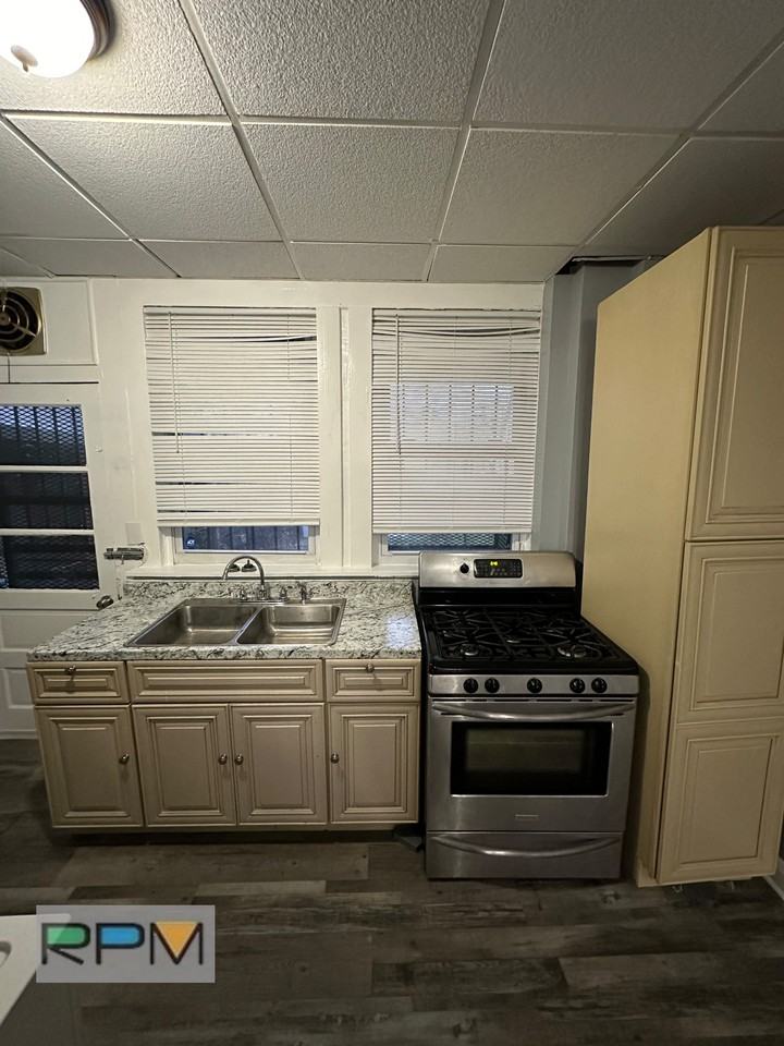 2527 Dulany St - Photo 3 of 10