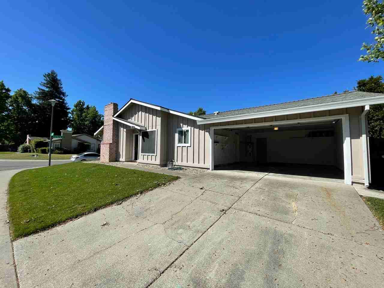 2853 Aquino Dr - Photo 2 of 23