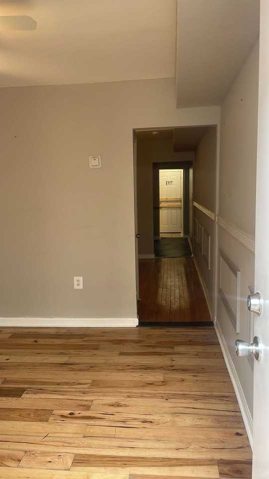 221 S Vincent St - Photo 2 of 9