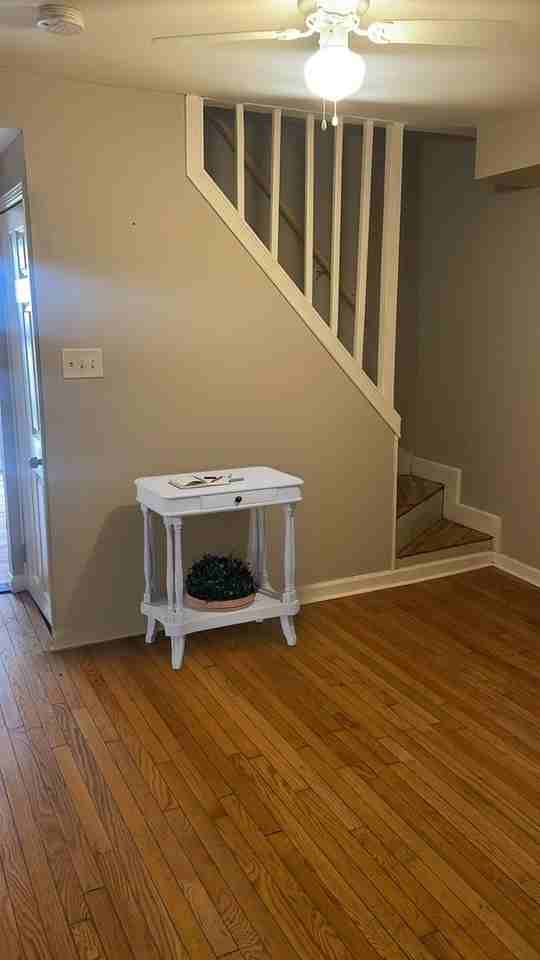 221 S Vincent St - Photo 3 of 9