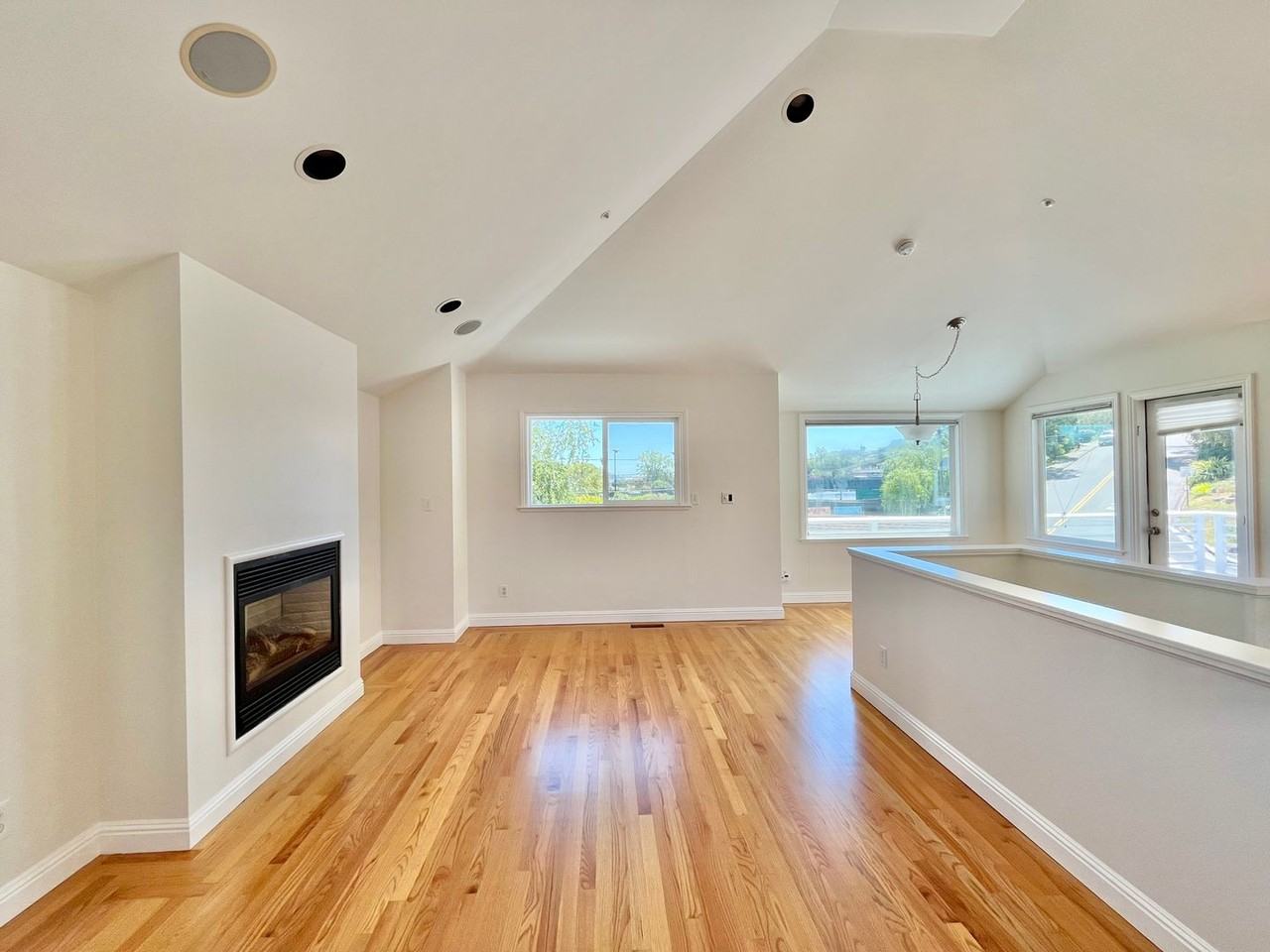 199 Belvedere Dr - Photo 2 of 33